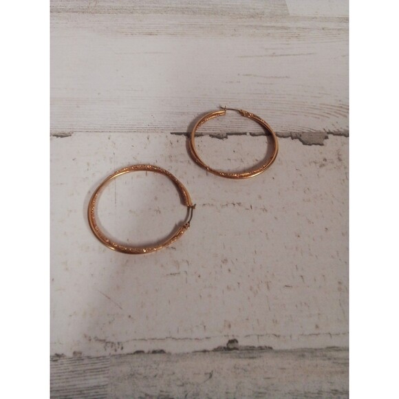 Gold Plate Hoop Medium Size‎ Earrings Great For Formal Or Casual - Picture 1 of 10